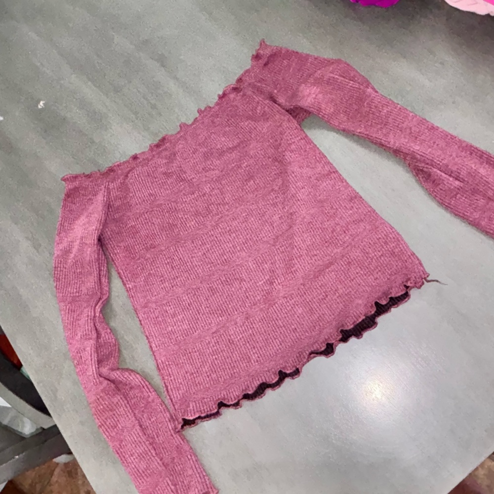 Off the shoulder crop going out out top